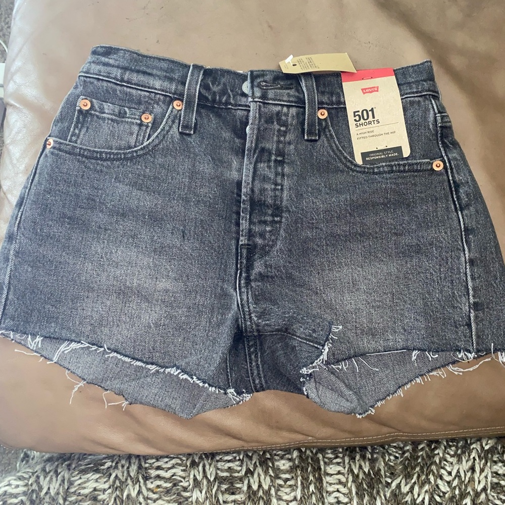 501 Levi’s black shorts